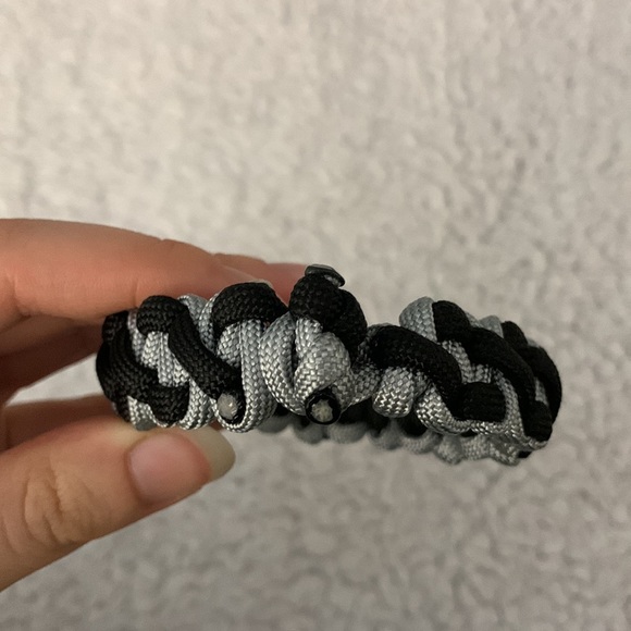 Grey and Black DNA Helix Paracord Bracelet - Picture 16 of 17
